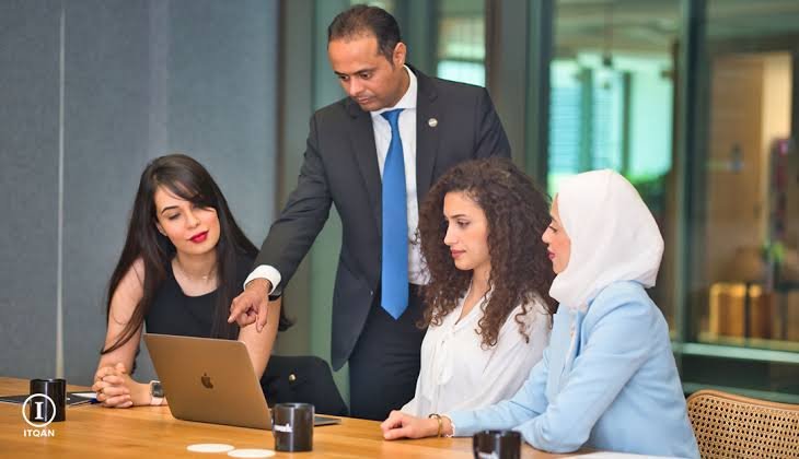 فريق مكتب الخبير للخدمات العامة في الإمارات