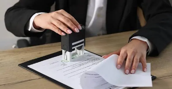 فترة السماح بعد انتهاء الإقامة في الإمارات